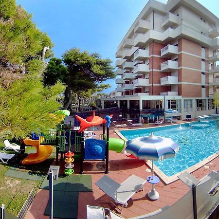 Hotel Atlantic Giulianova Exterior foto