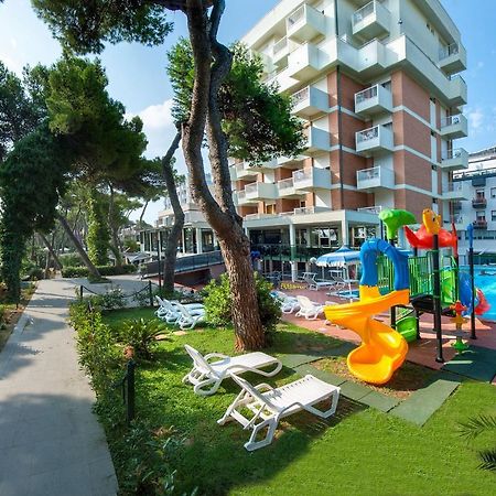 Hotel Atlantic Giulianova Exterior foto
